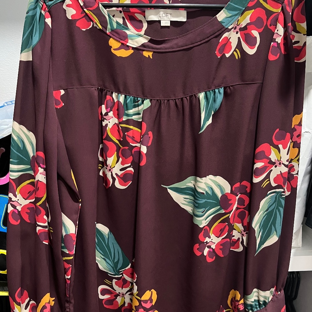 Burgundy floral Loft top sz large
